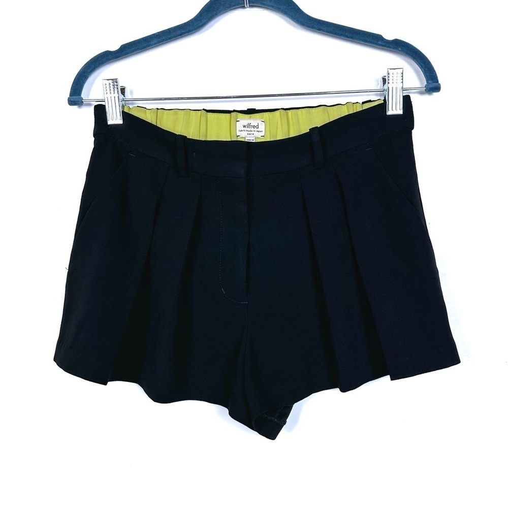 Aritzia WILFRED Japanese Crepe Shorts Pleats in Black Size 0 / W/26